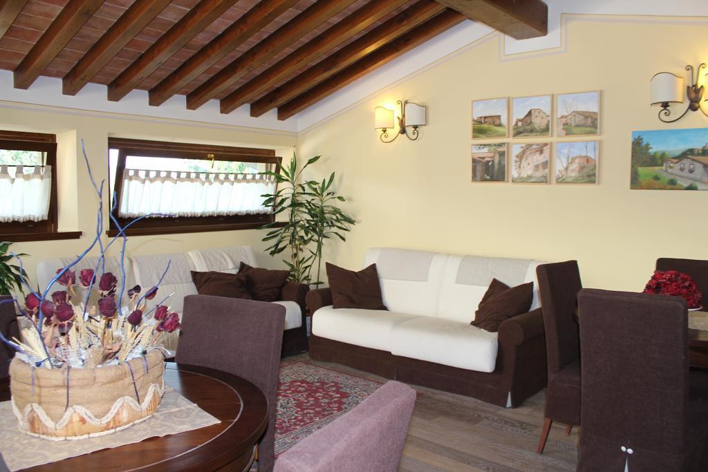 La Torricella Hotel ป็อปปี ภายนอก รูปภาพ